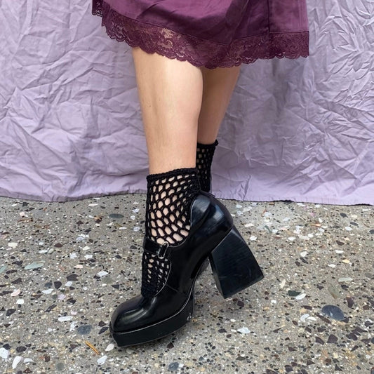 Burdock Mesh Ankle Socks in Midnight